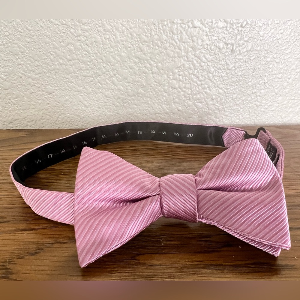 Alfani Men's Pink Striped Pre-Tied Adjustable Bowtie NWOT